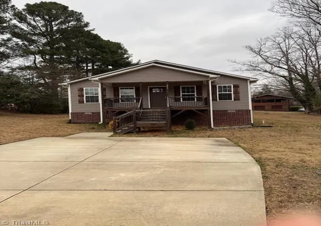 1st image of 803 Leach Ave, Thomasville, NC 27360 | MLS# 1205725