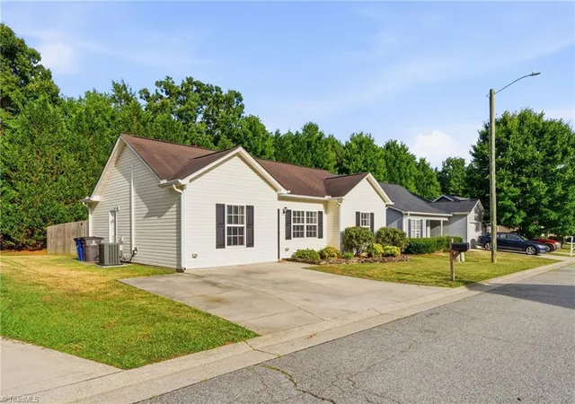 Homes for sale in Winston Salem, NC | 3433 Tinley Park Dr, Winston Salem, NC 27107 | MLS# 1224677