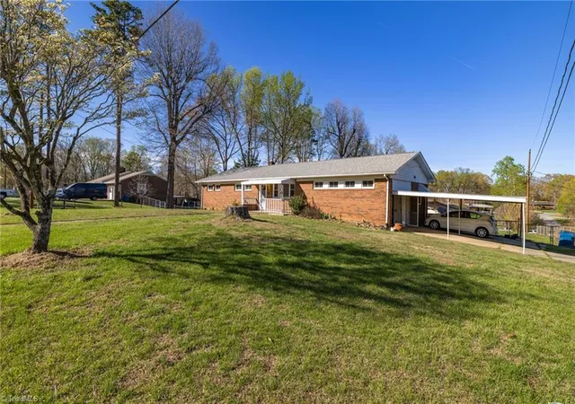 Homes for sale in Archdale, NC | 4405 Knollwood Dr, Archdale, NC 27263 | MLS# 1213539