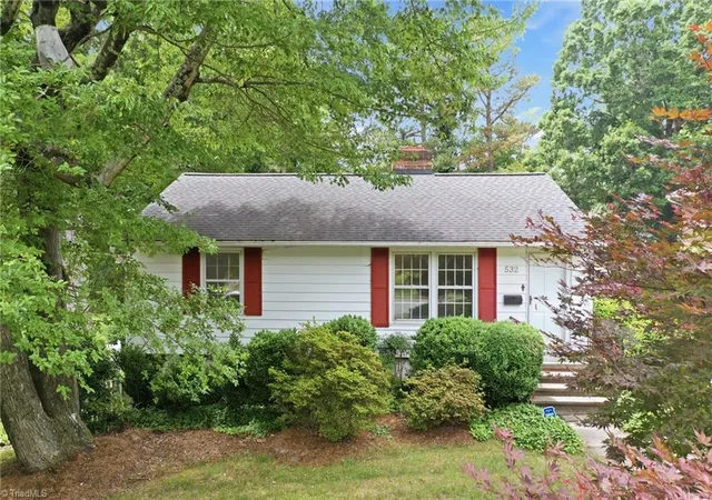 Photo 3 of Single family home for sale at 532 Central Ave, Burlington, NC 27215 | MLS# 1222964 | Listing updated on 2026-09-03