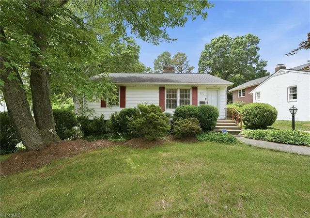 Photo 3 of Single family home for sale at 532 Central Ave, Burlington, NC 27215 | MLS# 1222964 | Listing updated on 2026-09-03