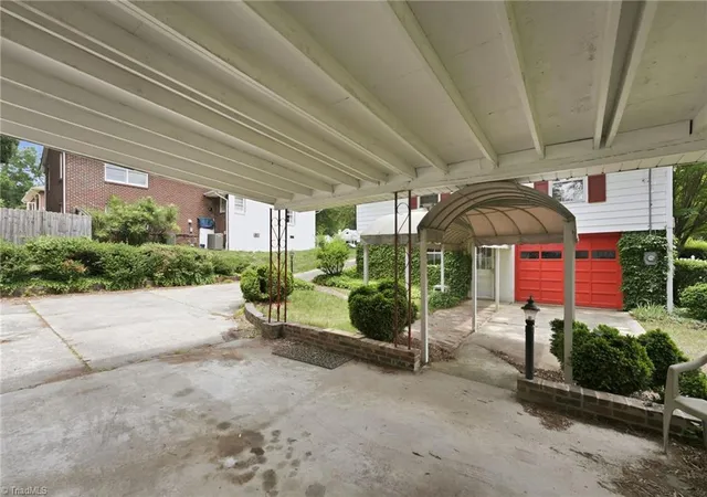 Photo 4 of Single family home for sale at 532 Central Ave, Burlington, NC 27215 | MLS# 1222964 | Listing updated on 2026-09-03