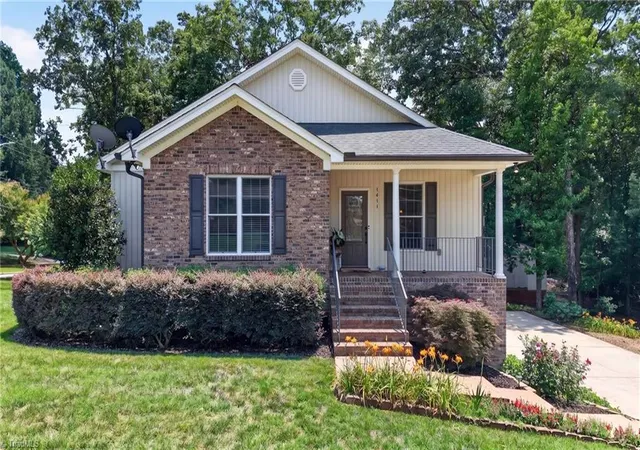 Homes for sale in High Point, NC | 1411 Emerywood Dr, High Point, NC 27262 | MLS# 1226528