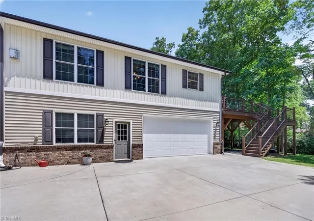 Photo 3 of Single family home for sale at 1411 Emerywood Dr, High Point, NC 27262 | MLS# 1226528 | Listing updated on 2026-08-26