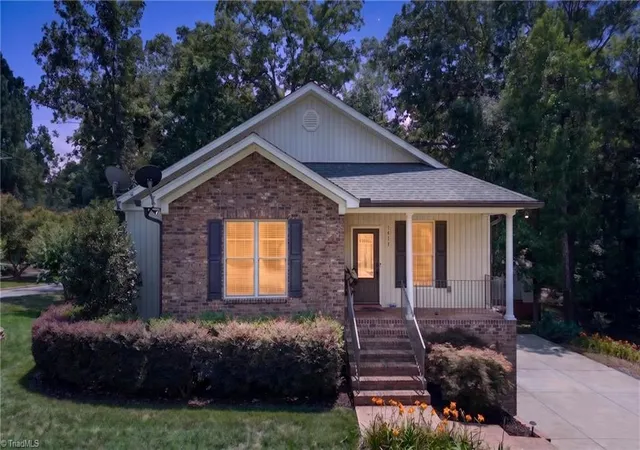 Homes for sale in High Point, NC | 1411 Emerywood Dr, High Point, NC 27262 | MLS# 1226528