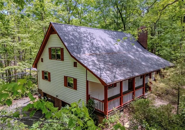 Homes for sale in Mount Airy, NC | 169 Tanglewood Dr, Mount Airy, NC 27030 | MLS# 1217900