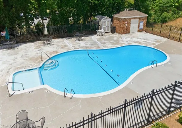 5th image of 159 Charlestowne Cir, Winston Salem, NC 27103 | MLS# 1225381