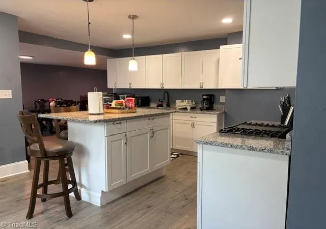 2nd image of 306 Oakview Rd, High Point, NC 27265 | MLS# 1230442