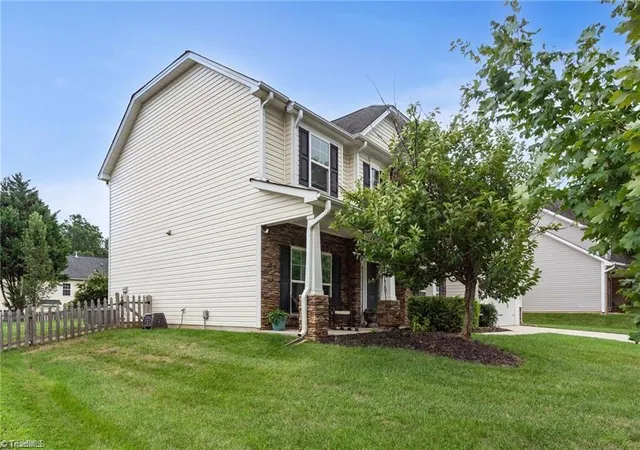 Photo 3 of Single family home for sale at 991 Beesons Fld Dr, Kernersville, NC 27284 | MLS# 1228913 | Listing updated on 2026-09-01