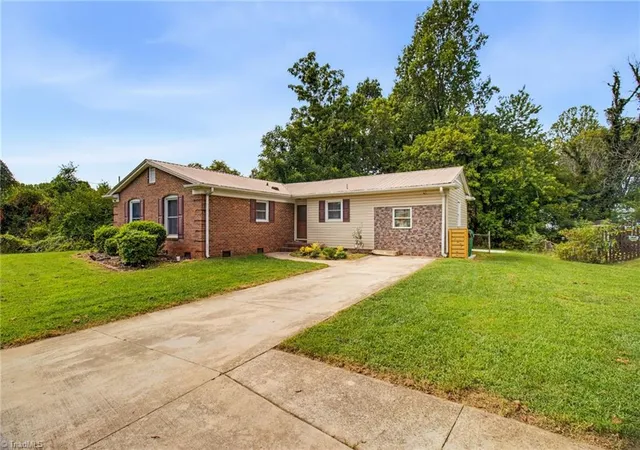 Photo 3 of Single family home for sale at 607 Oneill St, High Point, NC 27260 | MLS# 1231672 | Listing updated on 2026-09-19