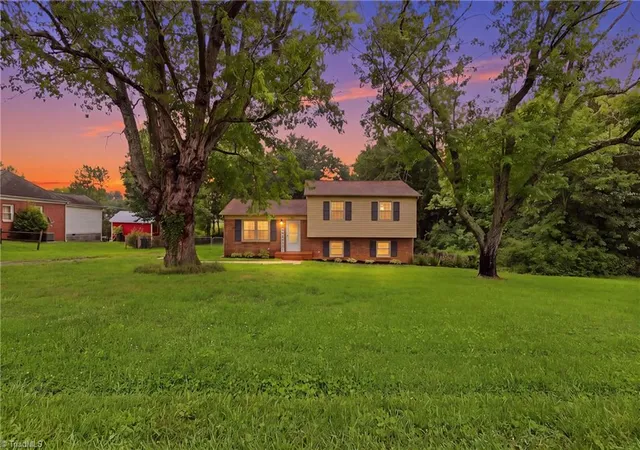 2nd image of 211 Yorktown Rd, Kernersville, NC 27284 | MLS# 1231305