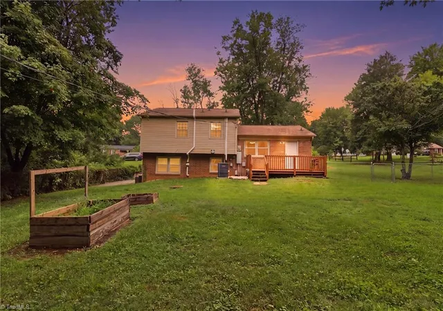 Photo 3 of Single family home for sale at 211 Yorktown Rd, Kernersville, NC 27284 | MLS# 1231305 | Listing updated on 2026-09-19