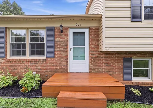 Photo 4 of Single family home for sale at 211 Yorktown Rd, Kernersville, NC 27284 | MLS# 1231305 | Listing updated on 2026-10-09