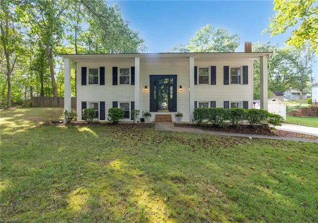 Photo 1 of Sale Pending at 462 Knightwood Ct, Kernersville, NC 27284 | MLS# 1236550 | Listing updated on 2026-10-20