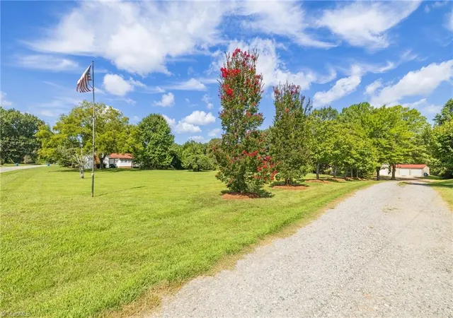 Photo 3 of Single family home for sale at 9127 County Line Rd, Kernersville, NC 27284 | MLS# 1193876 | Listing updated on 2026-10-05