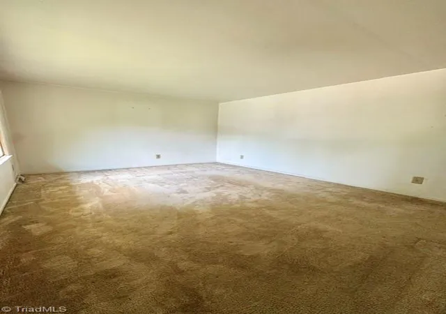 3rd image of 4 Lynhaven Ct, Greensboro, NC 27406 | MLS# 1231613