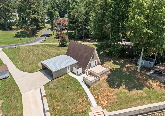 Photo 3 of Single family home for sale at 1206 Riverview Rd Ext, Lexington, NC 27292 | MLS# 1229361 | Listing updated on 2026-08-28