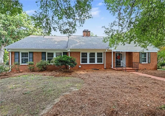 Photo 2 of Single family home for sale at 720 Oakmont Dr, Asheboro, NC 27205 | MLS# 1233414 | Listing updated on 2026-08-27