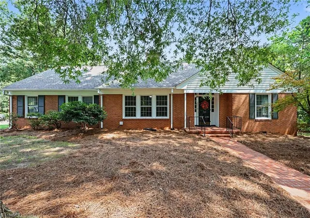 Photo 3 of Single family home for sale at 720 Oakmont Dr, Asheboro, NC 27205 | MLS# 1233414 | Listing updated on 2026-08-27