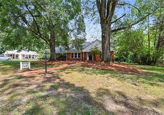 Photo 3 of Single family home for sale at 720 Oakmont Dr, Asheboro, NC 27205 | MLS# 1233414 | Listing updated on 2026-08-27