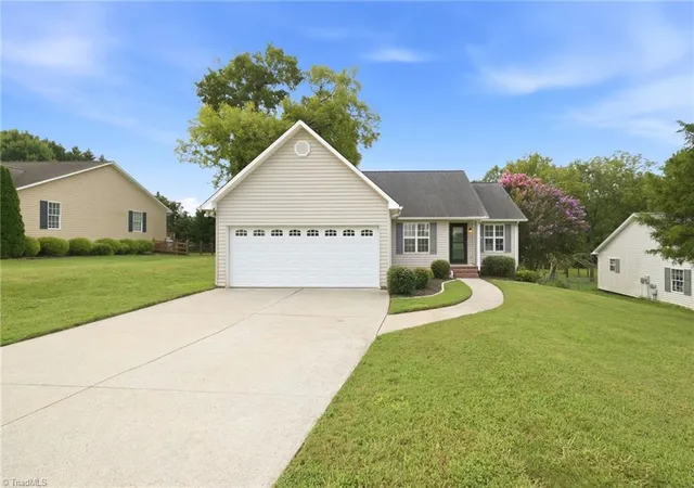 Photo 3 of Sale Pending at 153 Cloister Dr, Mocksville, NC 27028 | MLS# 1231501 | Listing updated on 2026-09-04