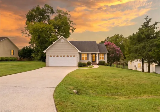 Photo 3 of Sale Pending at 153 Cloister Dr, Mocksville, NC 27028 | MLS# 1231501 | Listing updated on 2026-09-04