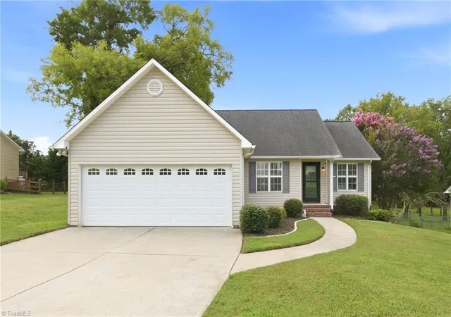 Photo 4 of Sale Pending at 153 Cloister Dr, Mocksville, NC 27028 | MLS# 1231501 | Listing updated on 2026-09-04
