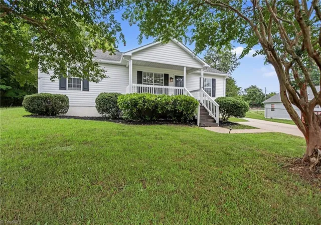 1st image of 100 Birch Tree Ln, Thomasville, NC 27360 | MLS# 1231259