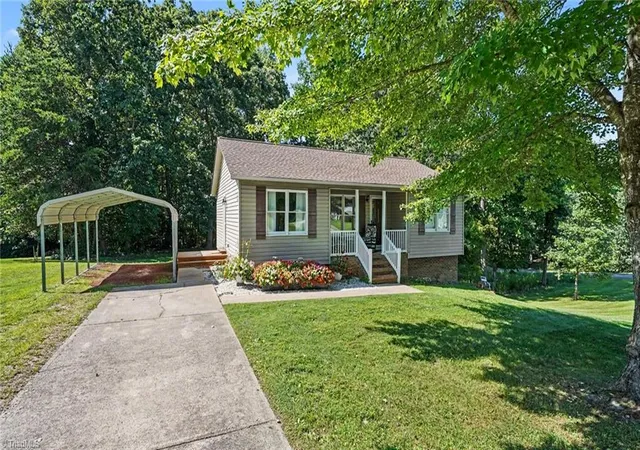 Photo 2 of Sale Pending at 137 Oak Ridge Pl, Mount Airy, NC 27030 | MLS# 1233341 | Listing updated on 2026-09-09
