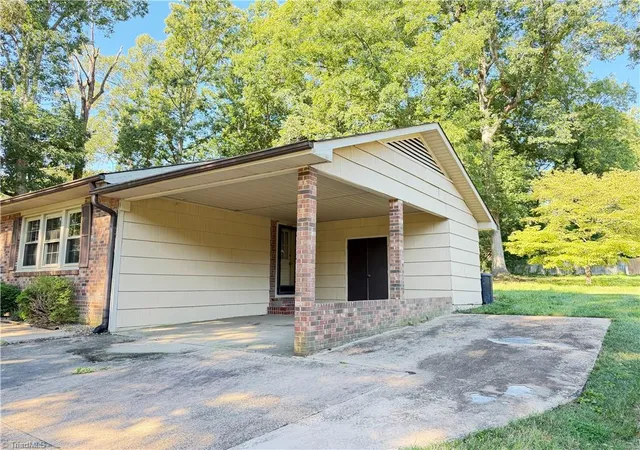 Photo 3 of Sale Pending at 4830 Dorset Rd, Winston Salem, NC 27127 | MLS# 1231655 | Listing updated on 2026-09-19
