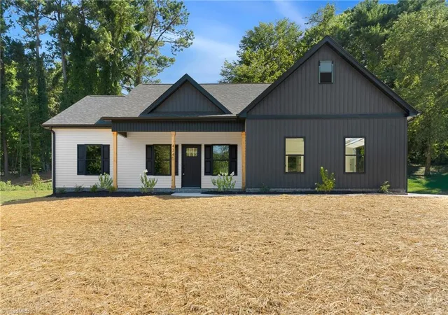 Homes for sale in Pfafftown, NC | 4340 Mashie Dr, Pfafftown, NC 27040 | MLS# 1226408