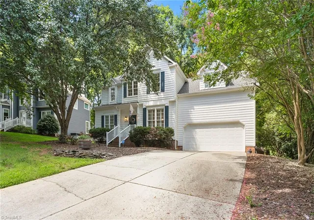 2nd image of 2000 Warwickshire Dr, Greensboro, NC 27455 | MLS# 1229555