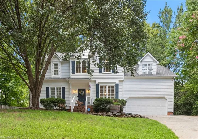 3rd image of 2000 Warwickshire Dr, Greensboro, NC 27455 | MLS# 1229555