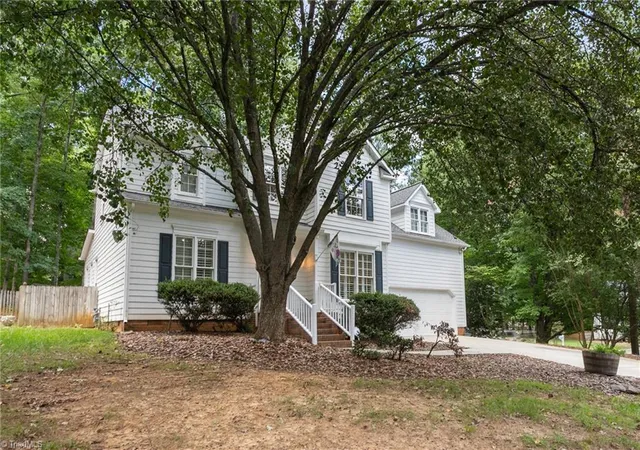 4th image of 2000 Warwickshire Dr, Greensboro, NC 27455 | MLS# 1229555