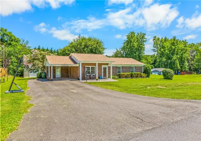 2nd image of 307 E Devon Dr, Mount Airy, NC 27030 | MLS# 1230390