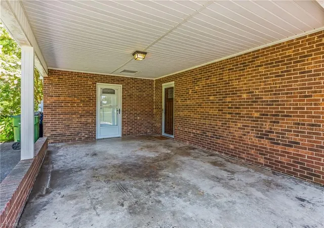 4th image of 307 E Devon Dr, Mount Airy, NC 27030 | MLS# 1230390