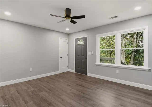 Photo 4 of Sale Pending at 721 Mobile St, Greensboro, NC 27406 | MLS# 1229189 | Listing updated on 2026-10-03