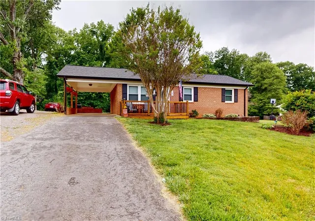2nd image of 161 Washington Ave, Mount Airy, NC 27030 | MLS# 1219064