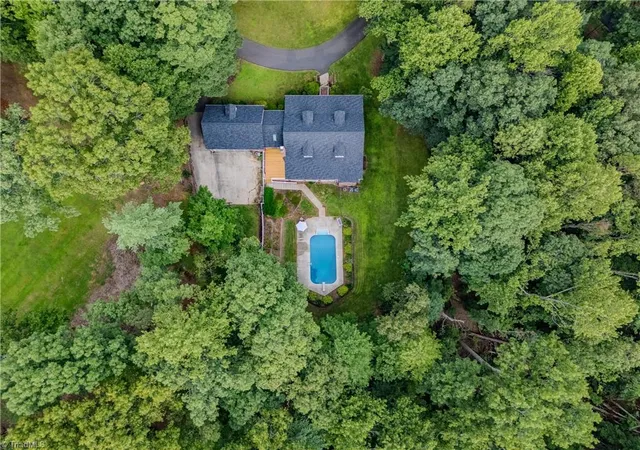 3rd image of 158 Oakmont Pl, Mount Airy, NC 27030 | MLS# 1229802