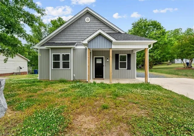 Homes for sale in Randleman, NC | 113 Sunset Dr, Randleman, NC 27317 | MLS# 1218905