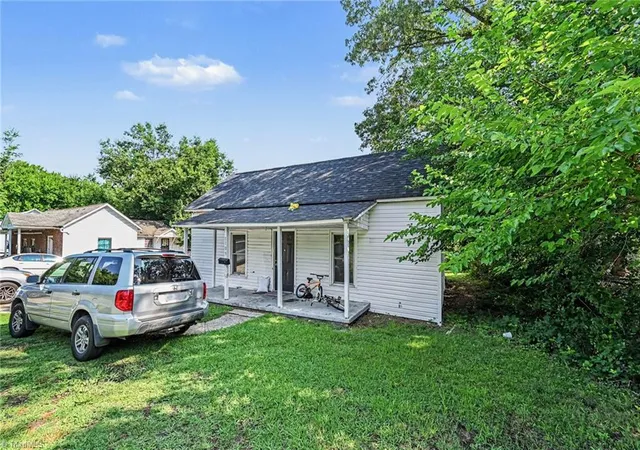 Photo 2 of Single family home for sale at 1109 N Park Ave, Burlington, NC 27217 | MLS# 1228254 | Listing updated on 2026-07-19