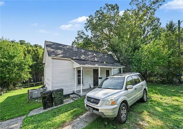 Photo 3 of Single family home for sale at 1109 N Park Ave, Burlington, NC 27217 | MLS# 1228254 | Listing updated on 2026-07-19