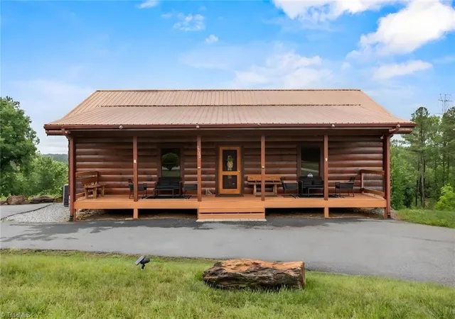Photo 3 of Single family home for sale at 1732 Waters Edge Dr, Granite Falls, NC 28630 | MLS# 1222531 | Listing updated on 2026-09-05