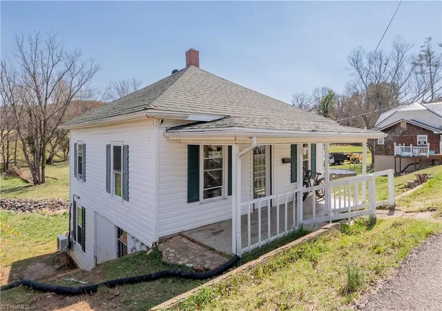 Homes for sale in Galax, VA | 105 Swanson St, Galax, VA 24333 | MLS# 1219957