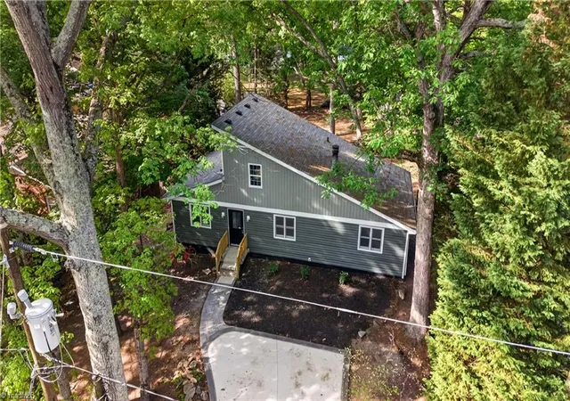 2nd image of 2913 Marthas Pl, Greensboro, NC 27408 | MLS# 1216561