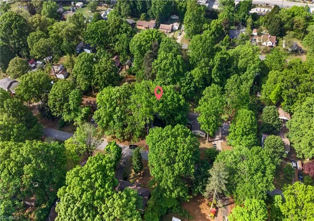 3rd image of 2913 Marthas Pl, Greensboro, NC 27408 | MLS# 1216561
