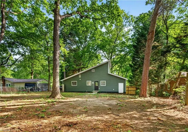 50th image of 2913 Marthas Pl, Greensboro, NC 27408 | MLS# 1216561