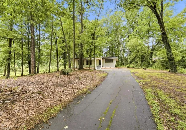 4th image of 3304 New Walkertown Rd, Winston Salem, NC 27105 | MLS# 1222544