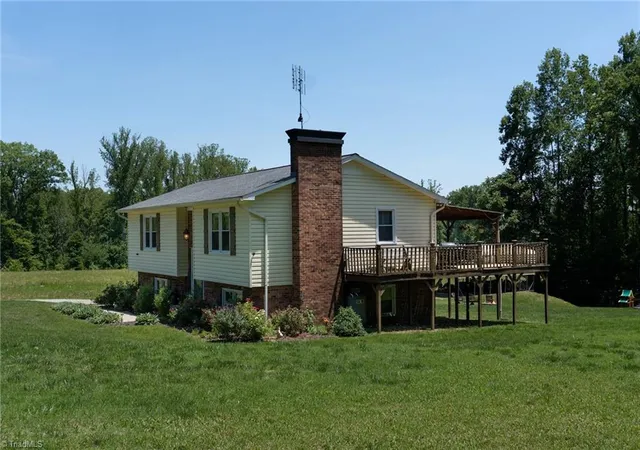 Photo 3 of Single family home for sale at 1744 R Chipman Dr, Yadkinville, NC 27055 | MLS# 1222613 | Listing updated on 2026-10-03