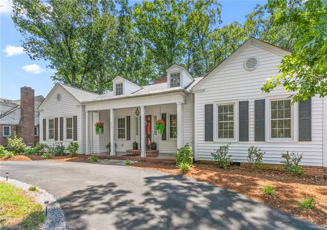 Photo 3 of Single family home for sale at 403 Spring St, Thomasville, NC 27360 | MLS# 1230119 | Listing updated on 2026-09-20